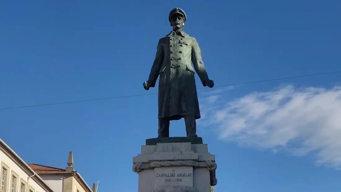 Monumento a Carvalho Araújo